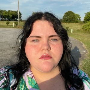 Meet your Posher, Holly